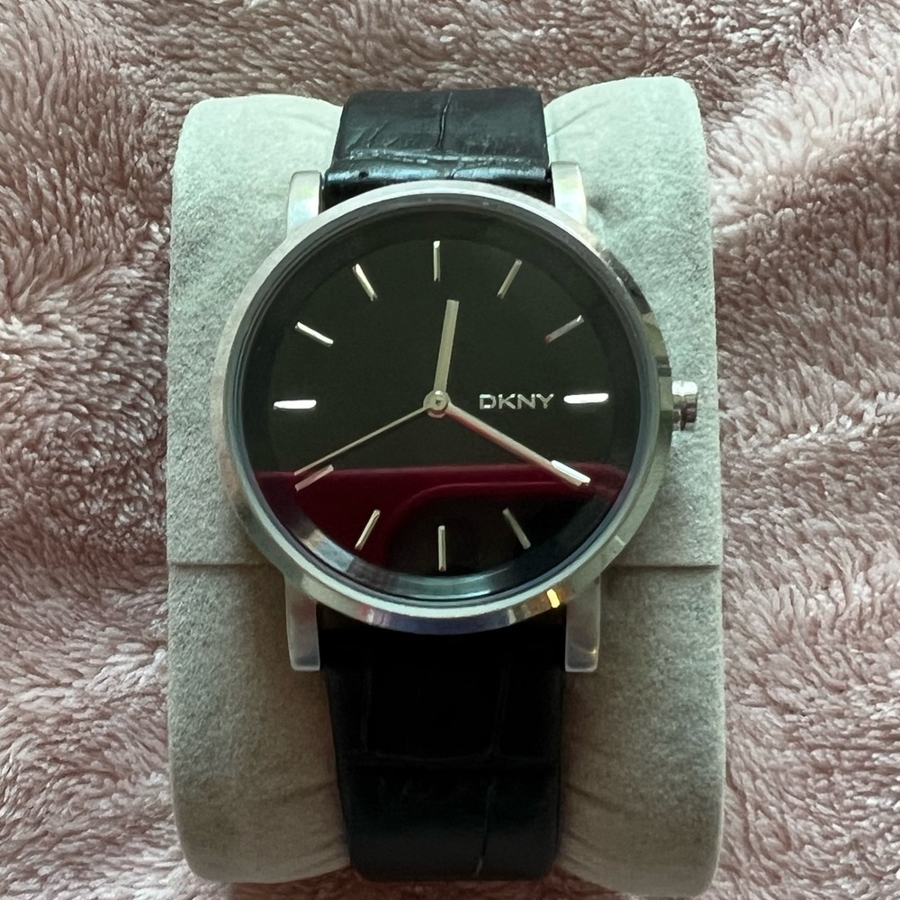 Black leather wrist DKNY